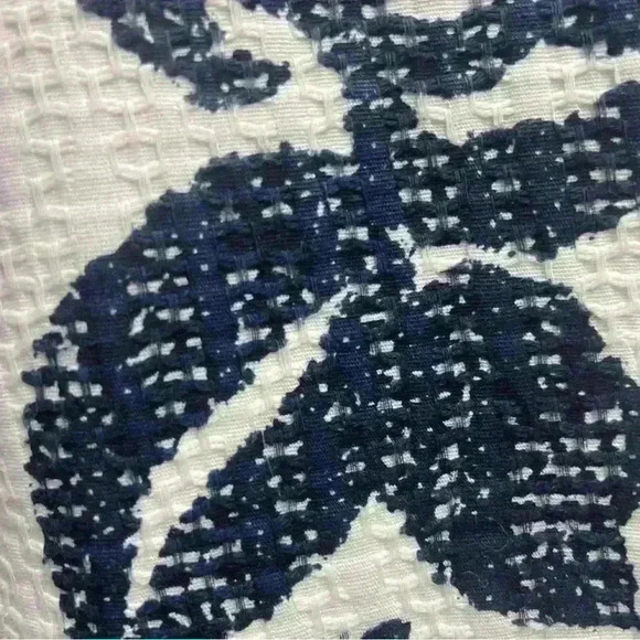 Ann Taylor Pencil Skirt. Size 12. Navy/white pattern - Picture 5 of 6